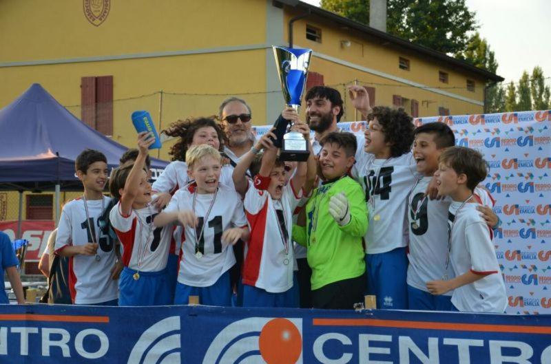 Hotel Asd -Sport E Giovani Borgofranco d'Ivrea Exterior foto